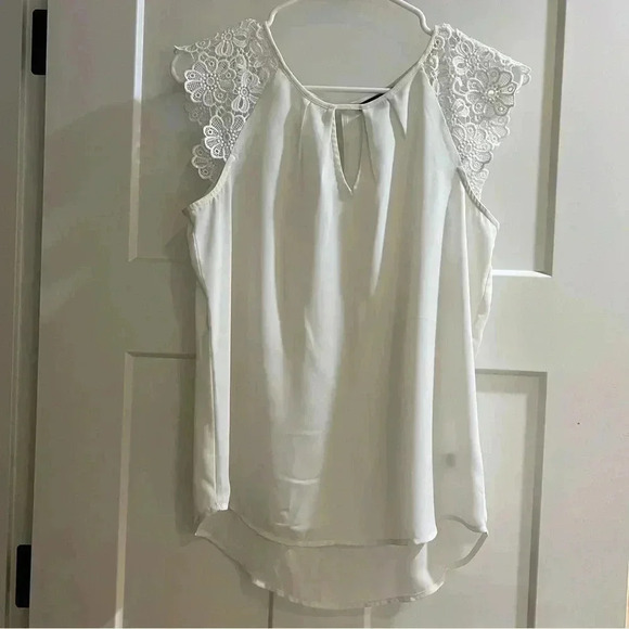 Express Women’s White Lace Sleeveless Blouse Size Small - Picture 1 of 9
